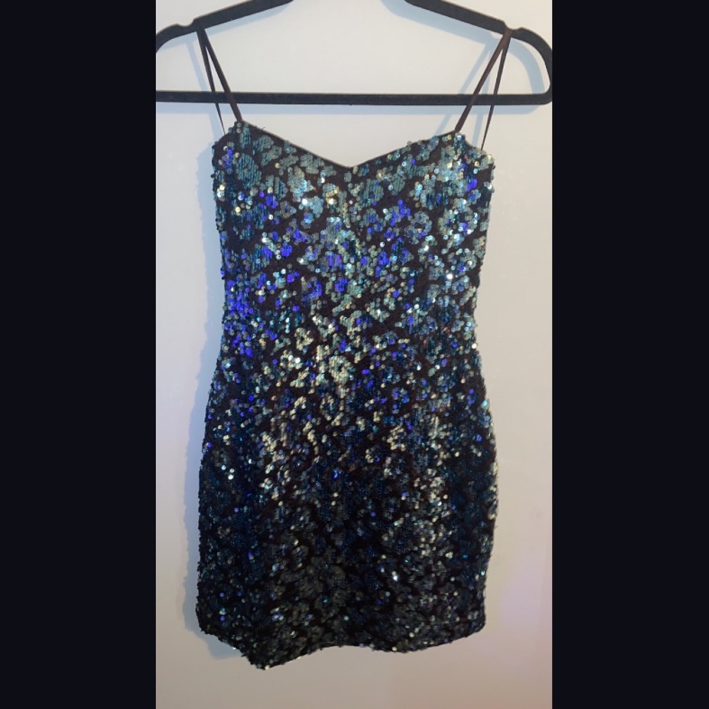 Never worn !!